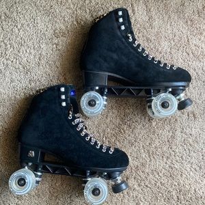 Moxi Panther Roller Skates EUC